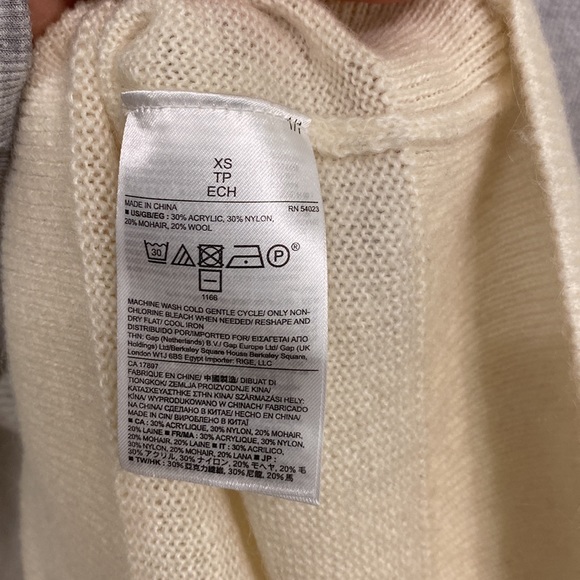 Banana Republic ombré grey/white wool sweater, size XS but more like Medium - Picture 6 of 6